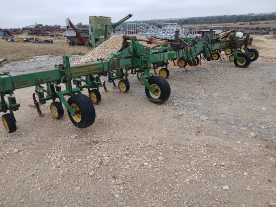 John Deere 845 Cultivator