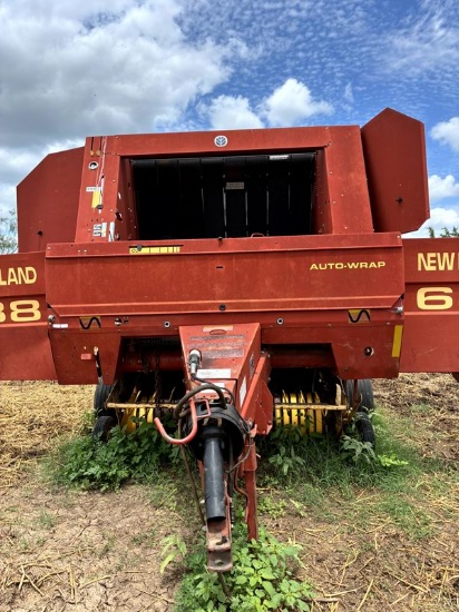 New Holland 688 Round Baler