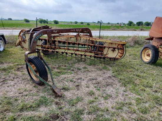 John Deere 660 Hay Rake