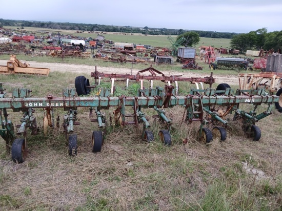 John Deere RM Cultivator