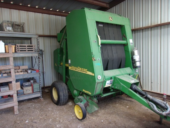 John Deere 467 Round Baler