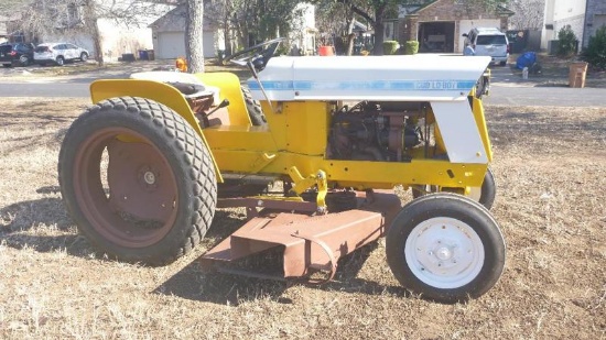 International Cub Lo-boy 154 Tractor