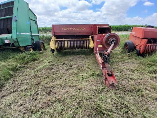 New Holland 320 Square Baler