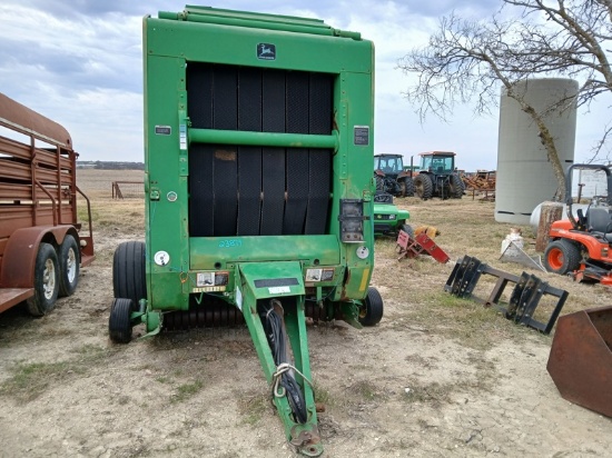 John Deere 466 Baler