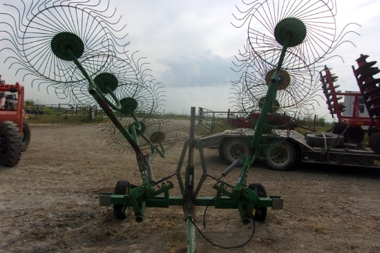 John Deere 702 Hay Rake