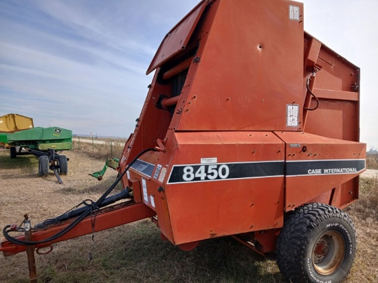 Case IH 8450 Round Baler