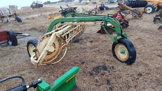 John Deere 660 Hay Rake