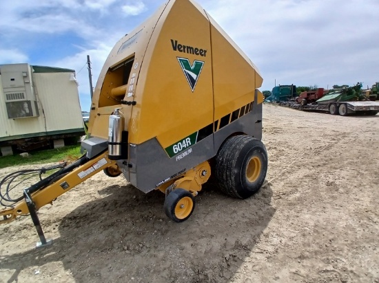 2021 Vermeer 604R Premium Round Baler