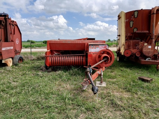 Massey Ferguson 126 Square Baler