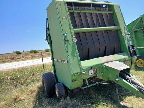 John Deere 535 Round Baler