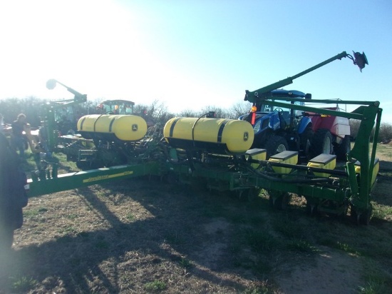John Deere 1760 Planter