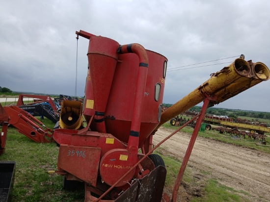 New Holland 352 Grinder Mixer