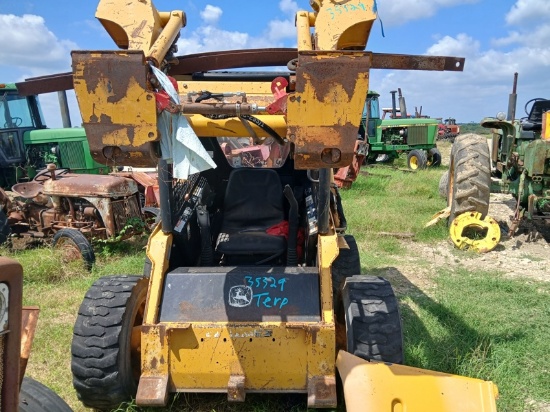John Deere 240 Salvage Skid Steer