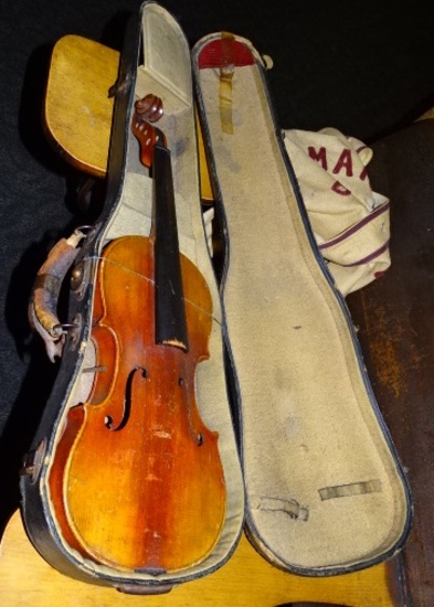 Violin with case Display
