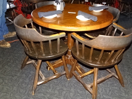 37" 1/2 Diamerer Oak Table & 4 Chaire