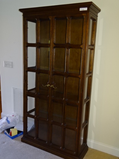 Curio cabinet w/5 shelves