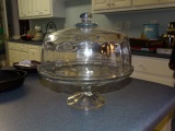 Glass cake plate with top