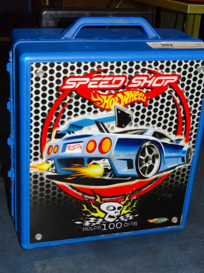 Hot WheelsCasefull of Hot Wheels and Match Bos Car