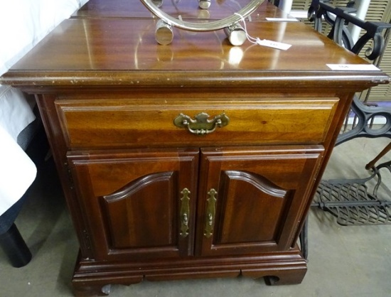 Pair of American Drew Night Stands Mahogany