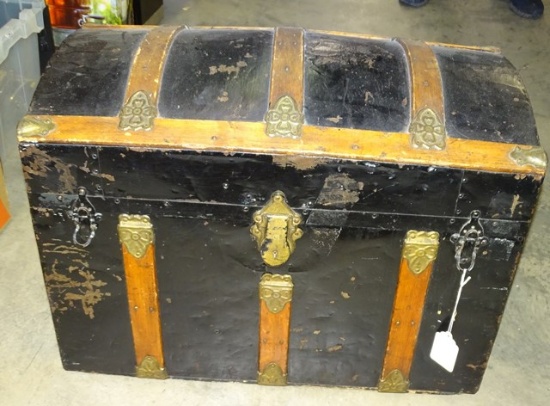 Old Round Top Trunk