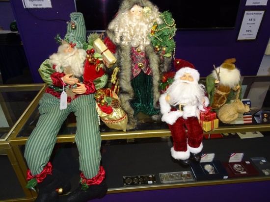 4 Santa Claus Figures