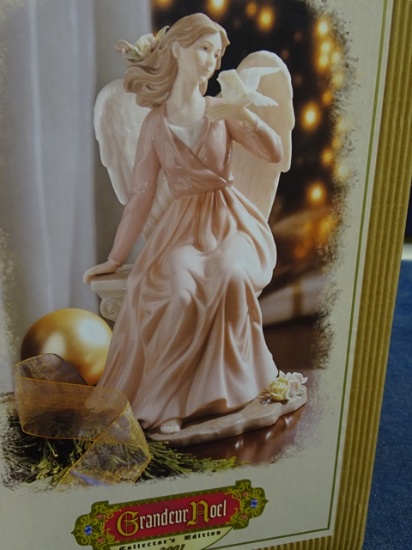 Grandeur Noel 2001 Porcelain Angel