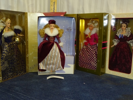 4 Barbies MIB