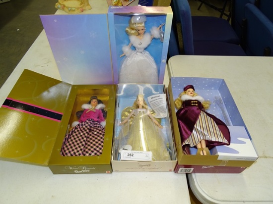 4 Barbies MIB