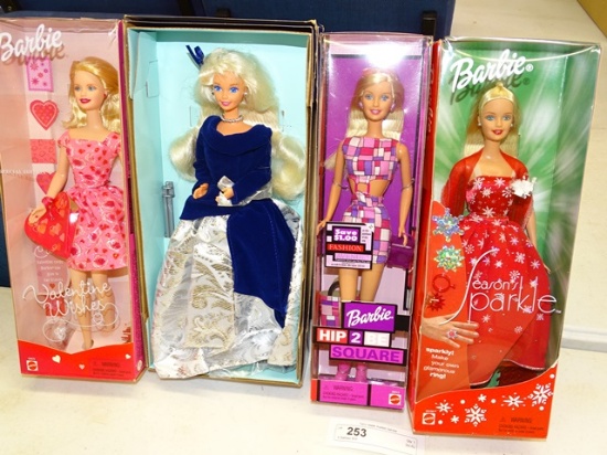 4 Barbies MIB