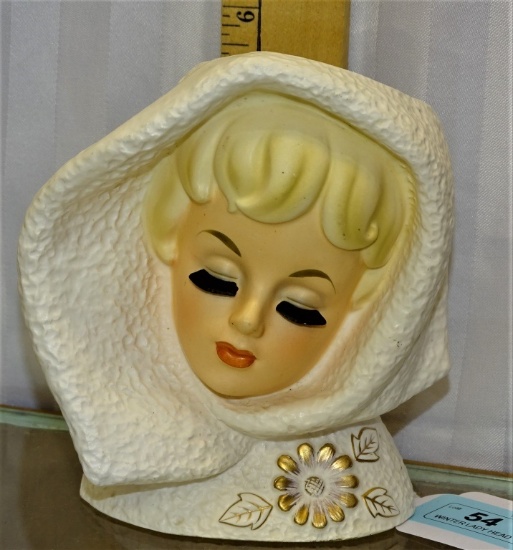WINTER LADY HEAD VASE RUBENS 6" HIGH