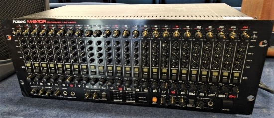 ROLAND M-240R 24 CHANNEL LINE MIXER