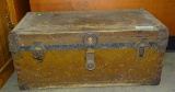 SMALL WOODEN TRUNK ROGERS & MADISON WITH TRAY
