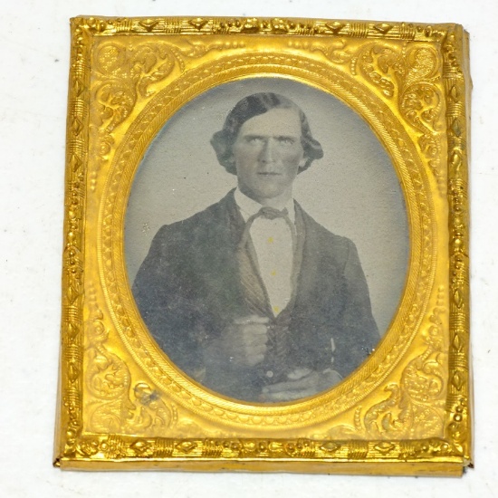 VINTAGE DAGUEREOTYPE & PICTURE ON GLASS PANE