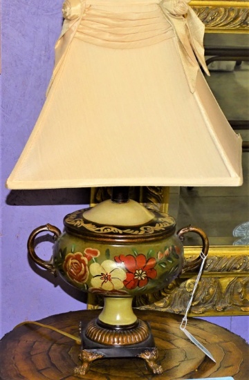 BEAUTIFUL VINTAGE STYLE LAMP WITH SHADE 22" TALL