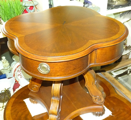 CLOVER SHAPED LAMP TABLE 25 X 27.5"