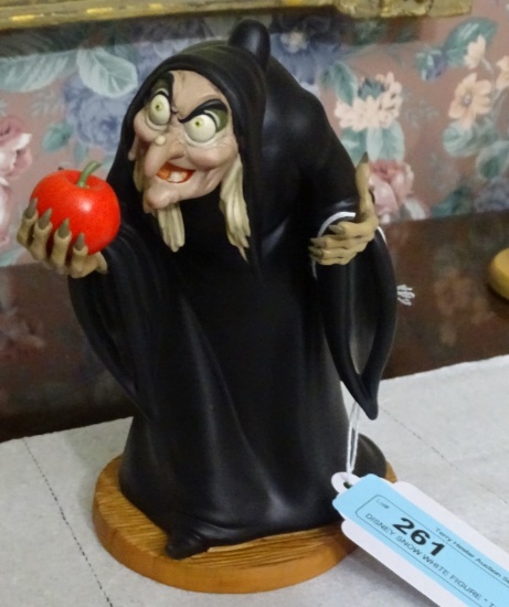 DISNEY SNOW WHITE FIGURE " TAKE THE APPLE DEARIE"