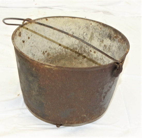 CAST IRON POT WITH METAL HANDLE CB6