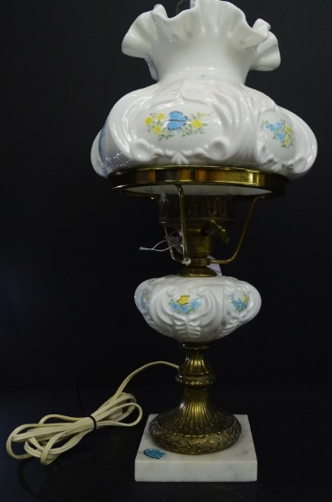 FENTON WHITE FLOWER ELECTRIC LAMP
