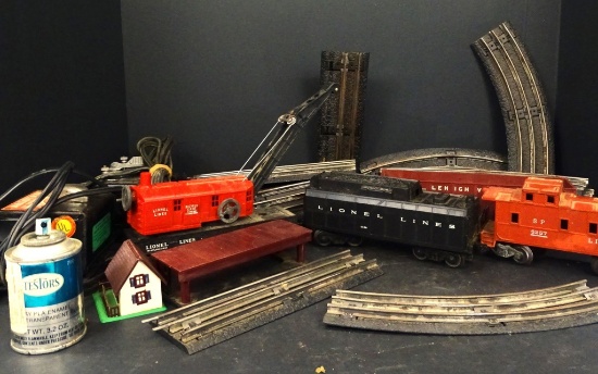 LOT LIONEL TRAINS, TRACKS, CONTROLLERS