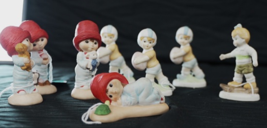 LOT OF 8 PORCELAIN FIGURINES