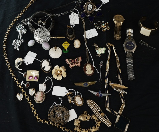TRAY OF MISC JEWELRY