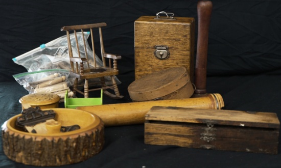 BOX LOT OF VINTAGE WOOD ITEMS