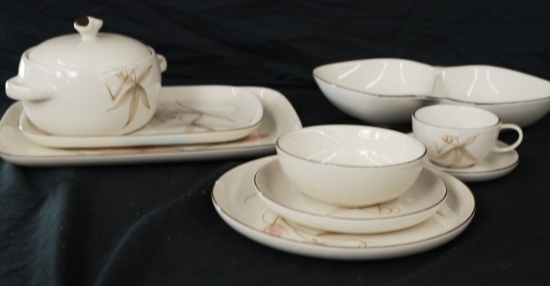 30+ PIECES WINFIELD PORCELAIN DINNERWARE
