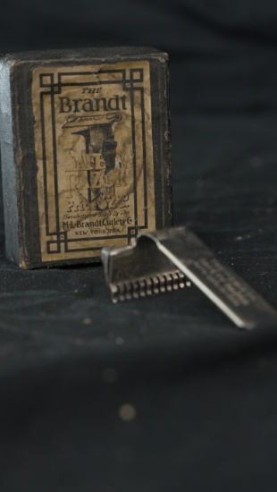 THE BRANT SAFETY RAZOR IN ORIGINAL BOX