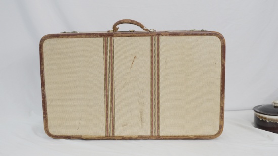 VINTAGE SUITCASE