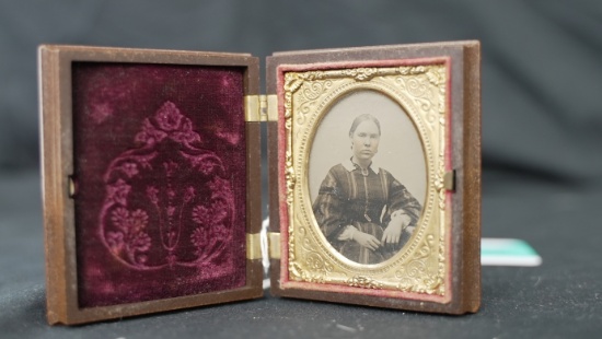 LADY DAGUERREOTYPE ORNATE CASE