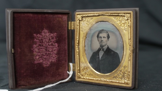 GENTLEMAN DAGUERREOTYPE WITH ORNATE CASE