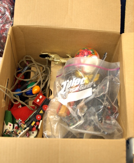 BOX LOT OF VINTAGE CHRISTMAS DECORATIONS