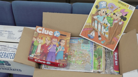 LOT OF VINTAGE PUZZLES AND GAMES