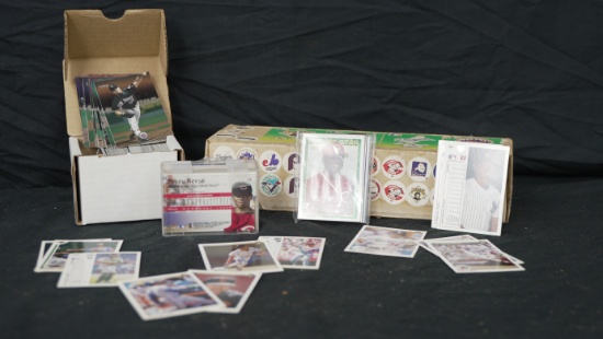 MISC LOT OF BASEBALL CARDS